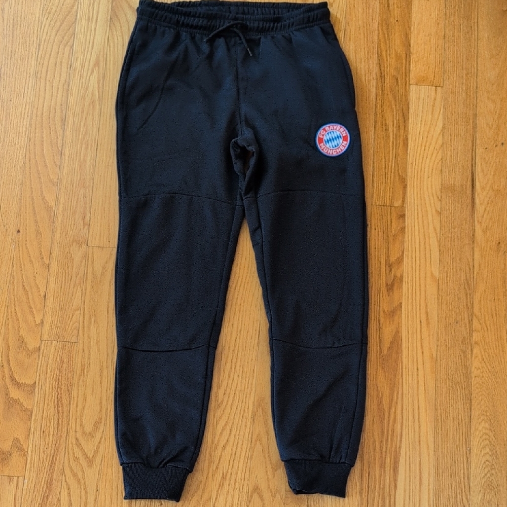 New FC Bayern Munchen Soccer Sweatpants, Youth Medium